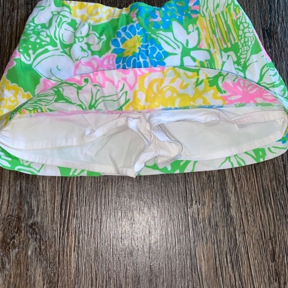 Lilly Pulitzer size 4 girls skort minimal fading - Picture 3 of 5